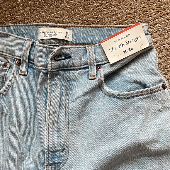 Women’s Abercrombie Ultra High Rise 90s Straight Jeans - Picture 4 of 5